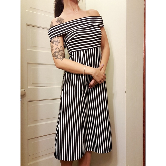Banana Republic Dresses & Skirts - Banana Republic midi dress